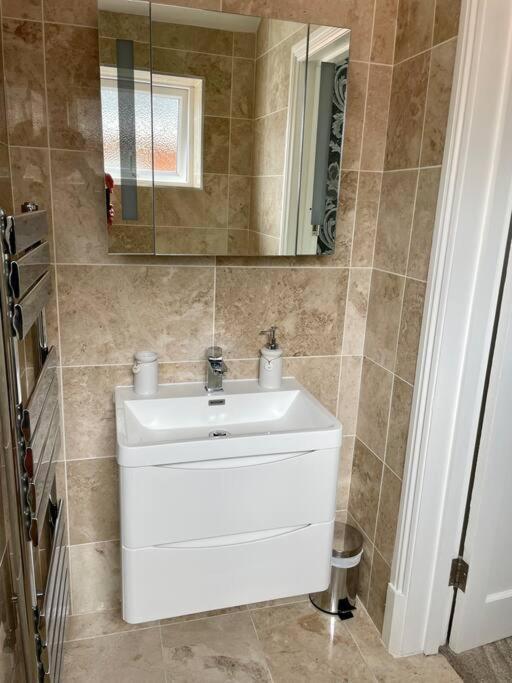 Modern 2 Bed Flat W Parking, Dog Friendly, Central Bournemouth Exterior photo